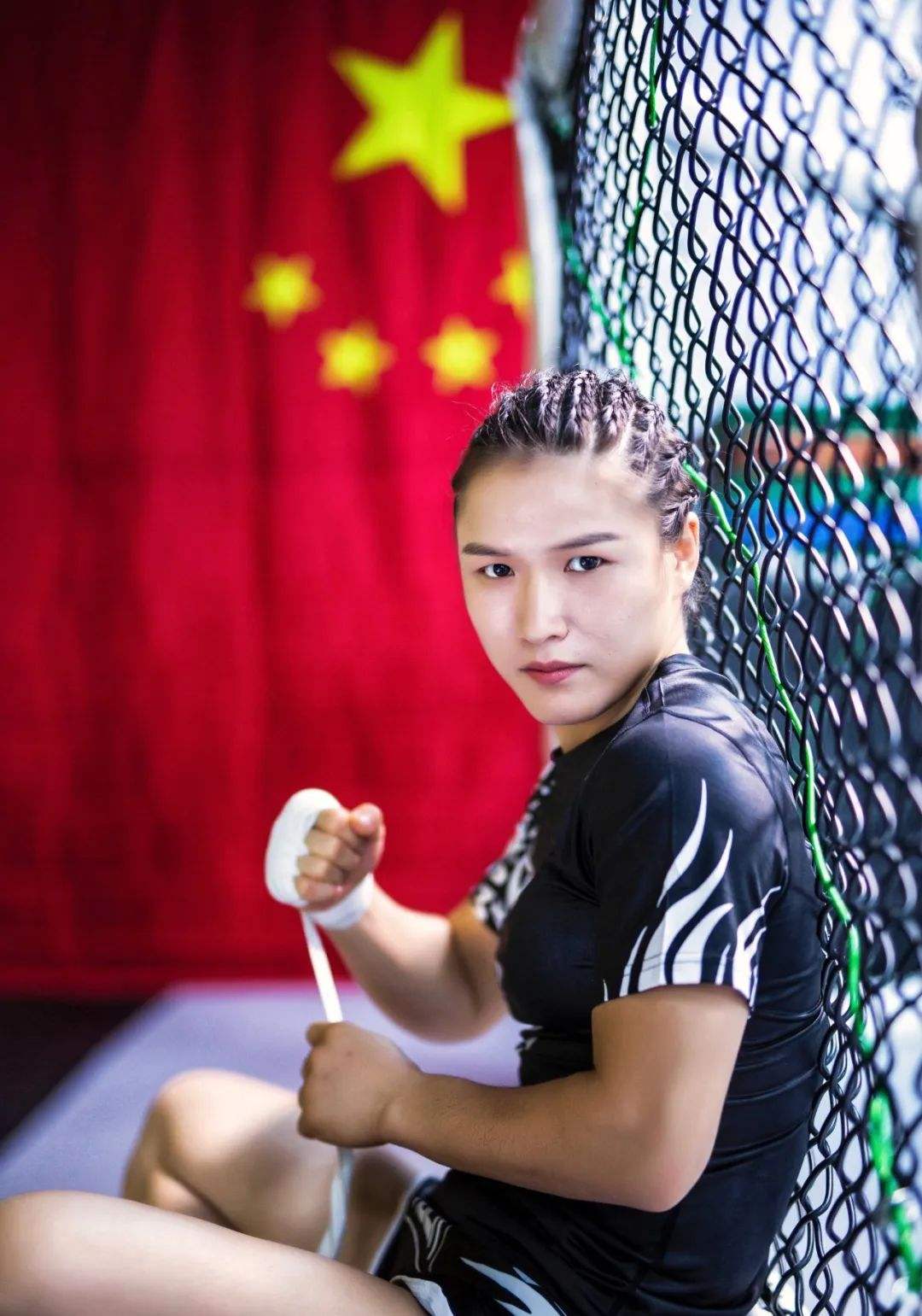 南宫体育-超级杯巅峰对决！北城火狐队守住胜果雪域青龙队，UFC赛场再起波澜；保级形势悄然变化(2024赛季中国超级杯直播)
