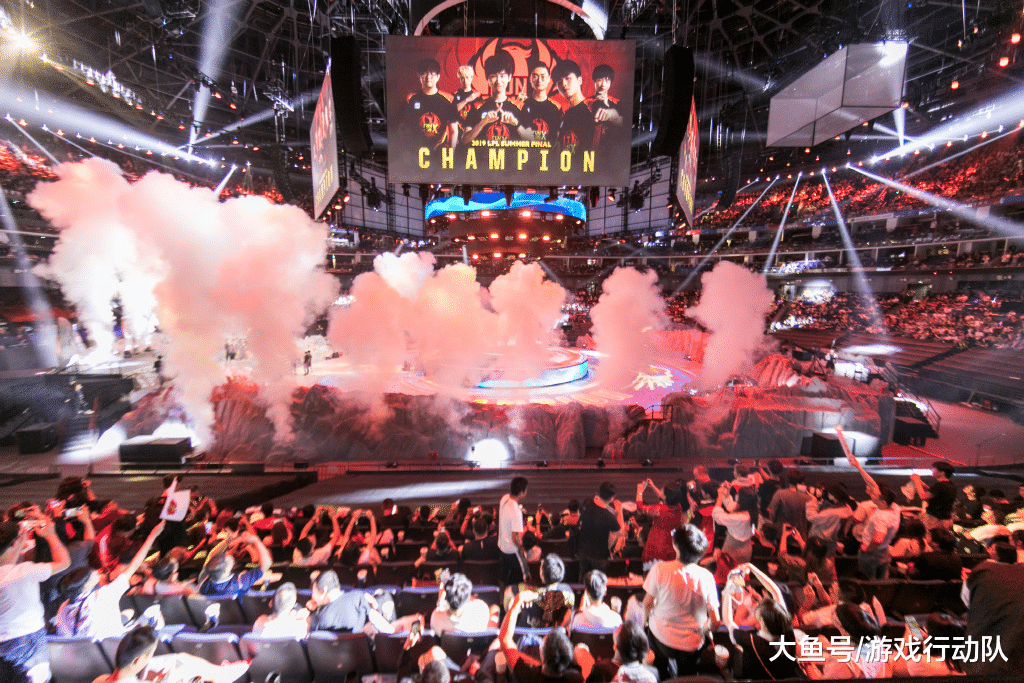 南宫体育-Doinb回归赛场，逆转首场状态亮眼，巴塞罗那观众沸腾！的简单介绍